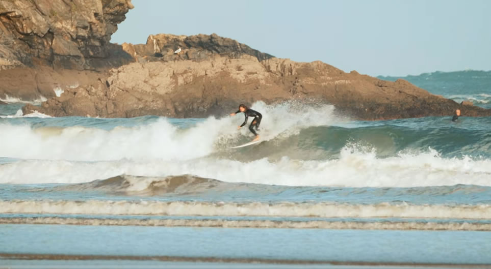 By the wave! - Surfing Galicia