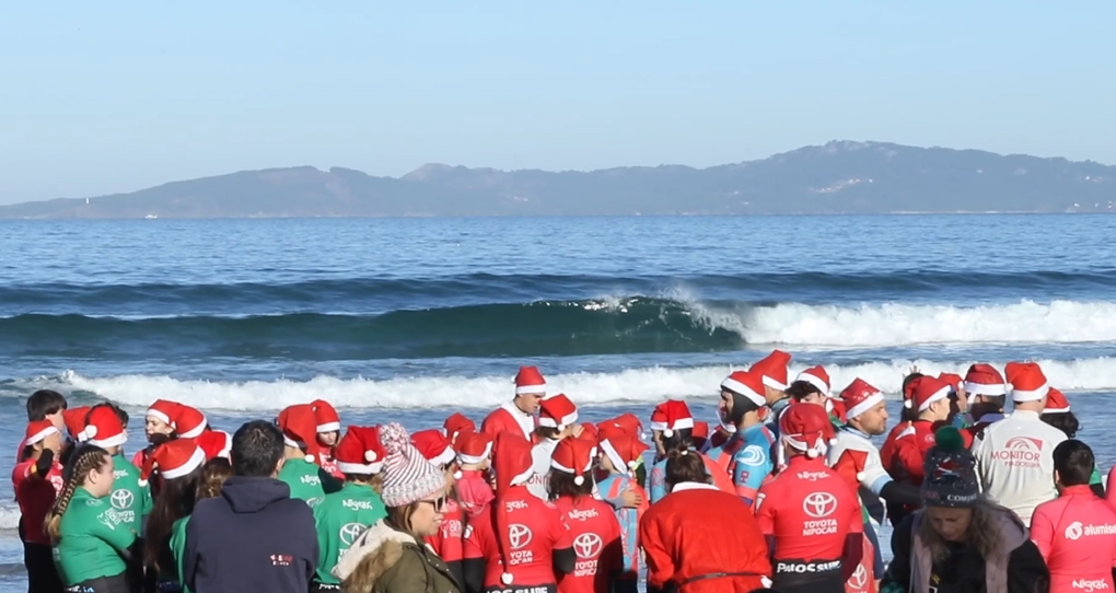 Papá Noeles Surfeiros en Patos 2023