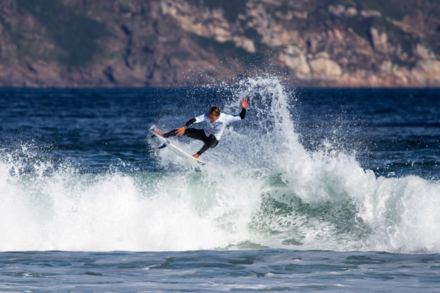 Yael Peña surf Galicia